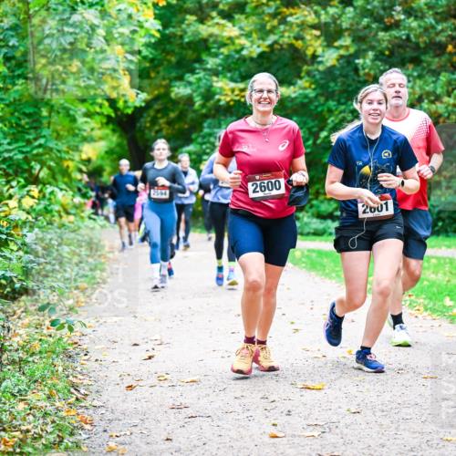 12.10.2025 - Bramfelder Halbmarathon 2025 Dr. Thomas Lammeyer http://msf.ph/oto/9349135 12.10.2025 10:29:44 Laufen 2594, 2600, 2001 meine-sportfotos.de
