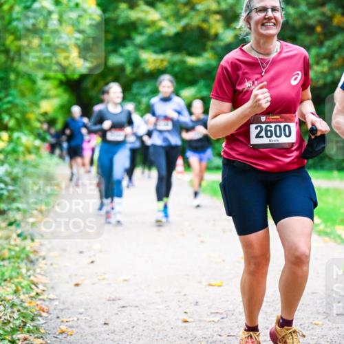 12.10.2025 - Bramfelder Halbmarathon 2025 Dr. Thomas Lammeyer http://msf.ph/oto/9349137 12.10.2025 10:29:45 Laufen 2600, 2601 meine-sportfotos.de