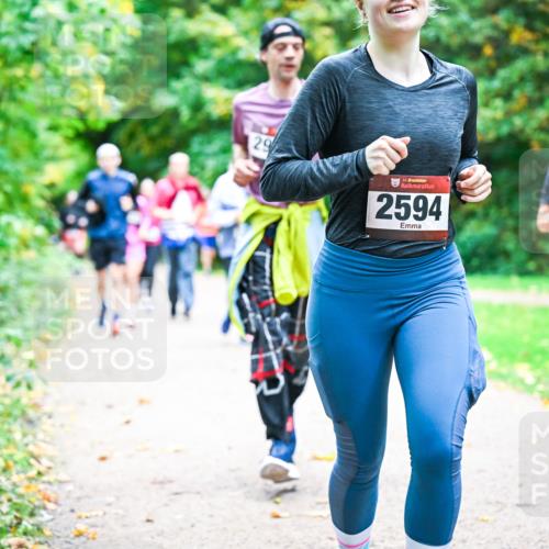 12.10.2025 - Bramfelder Halbmarathon 2025 Dr. Thomas Lammeyer http://msf.ph/oto/9349155 12.10.2025 10:29:48 Laufen 29, 34, 2594, 34, 2599 meine-sportfotos.de