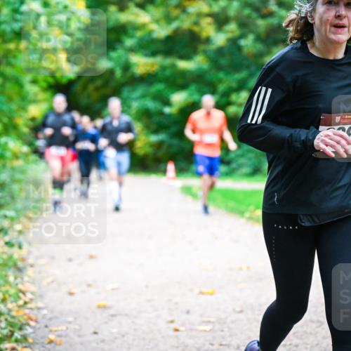 12.10.2025 - Bramfelder Halbmarathon 2025 Dr. Thomas Lammeyer http://msf.ph/oto/9349195 12.10.2025 10:29:55 Laufen 34, 56 meine-sportfotos.de