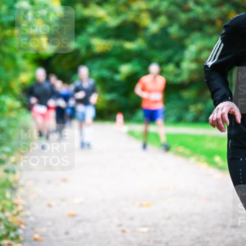 12.10.2025 - Bramfelder Halbmarathon 2025 Dr. Thomas Lammeyer http://msf.ph/oto/9349197 12.10.2025 10:29:55 Laufen 34, 2866 meine-sportfotos.de