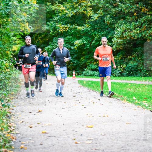 12.10.2025 - Bramfelder Halbmarathon 2025 Dr. Thomas Lammeyer http://msf.ph/oto/9349199 12.10.2025 10:29:56 Laufen 2564, 748, 2503, 2382 meine-sportfotos.de