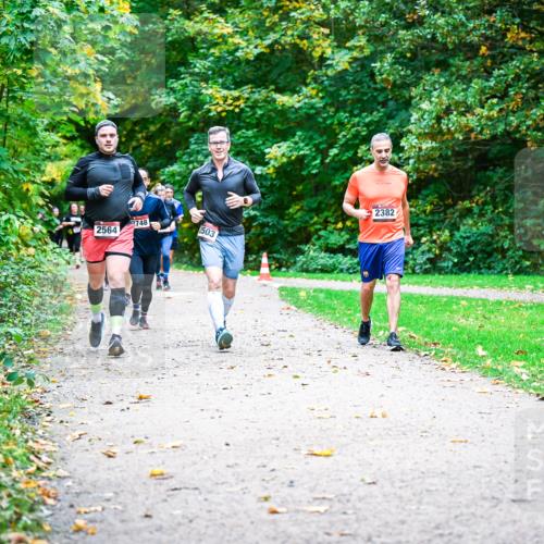 12.10.2025 - Bramfelder Halbmarathon 2025 Dr. Thomas Lammeyer http://msf.ph/oto/9349200 12.10.2025 10:29:56 Laufen 2564, 2748, 2503, 2382 meine-sportfotos.de