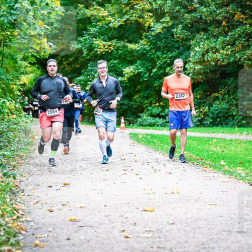 12.10.2025 - Bramfelder Halbmarathon 2025 Dr. Thomas Lammeyer http://msf.ph/oto/9349201 12.10.2025 10:29:57 Laufen 2564, 748, 503, 2382 meine-sportfotos.de