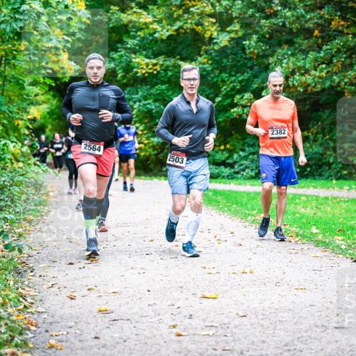 12.10.2025 - Bramfelder Halbmarathon 2025 Dr. Thomas Lammeyer http://msf.ph/oto/9349209 12.10.2025 10:29:58 Laufen 2503, 2564, 2382 meine-sportfotos.de