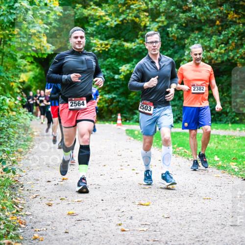 12.10.2025 - Bramfelder Halbmarathon 2025 Dr. Thomas Lammeyer http://msf.ph/oto/9349213 12.10.2025 10:29:58 Laufen 2564, 2503, 2382 meine-sportfotos.de