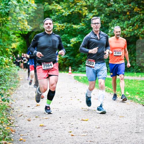 12.10.2025 - Bramfelder Halbmarathon 2025 Dr. Thomas Lammeyer http://msf.ph/oto/9349214 12.10.2025 10:29:58 Laufen 2564, 2503, 2382 meine-sportfotos.de