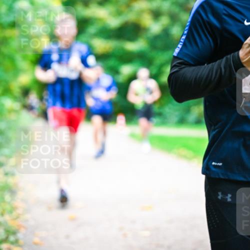 12.10.2025 - Bramfelder Halbmarathon 2025 Dr. Thomas Lammeyer http://msf.ph/oto/9349228 12.10.2025 10:30:02 Laufen 2748 meine-sportfotos.de