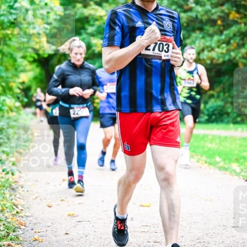 12.10.2025 - Bramfelder Halbmarathon 2025 Dr. Thomas Lammeyer http://msf.ph/oto/9349235 12.10.2025 10:30:03 Laufen 2295, 2703, 65 meine-sportfotos.de