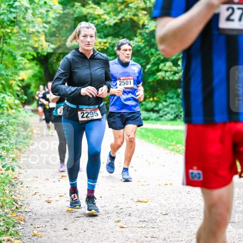 12.10.2025 - Bramfelder Halbmarathon 2025 Dr. Thomas Lammeyer http://msf.ph/oto/9349237 12.10.2025 10:30:04 Laufen 2295, 2501, 2703, 3 meine-sportfotos.de