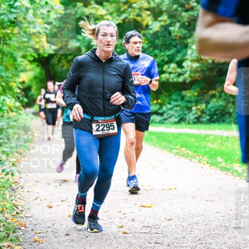 12.10.2025 - Bramfelder Halbmarathon 2025 Dr. Thomas Lammeyer http://msf.ph/oto/9349239 12.10.2025 10:30:04 Laufen 2295 meine-sportfotos.de