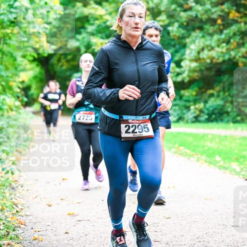 12.10.2025 - Bramfelder Halbmarathon 2025 Dr. Thomas Lammeyer http://msf.ph/oto/9349242 12.10.2025 10:30:04 Laufen 2725, 2295, 296 meine-sportfotos.de