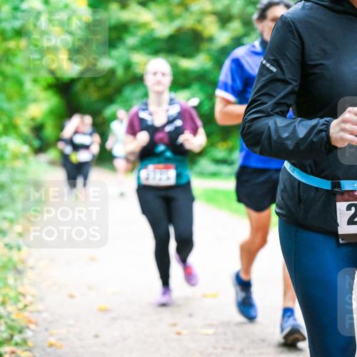 12.10.2025 - Bramfelder Halbmarathon 2025 Dr. Thomas Lammeyer http://msf.ph/oto/9349246 12.10.2025 10:30:05 Laufen 2295 meine-sportfotos.de