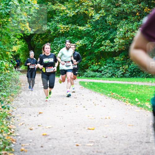 12.10.2025 - Bramfelder Halbmarathon 2025 Dr. Thomas Lammeyer http://msf.ph/oto/9349253 12.10.2025 10:30:07 Laufen 2751, 2740, 2549, 2222, 2 meine-sportfotos.de