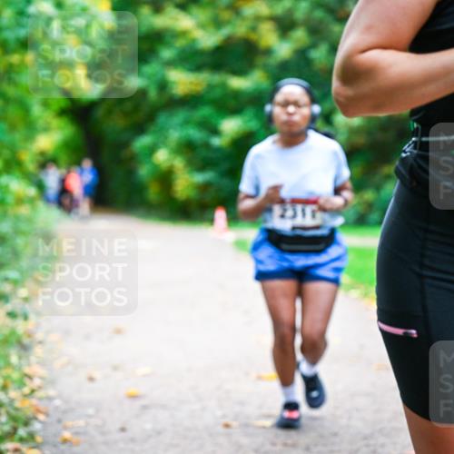 12.10.2025 - Bramfelder Halbmarathon 2025 Dr. Thomas Lammeyer http://msf.ph/oto/9349300 12.10.2025 10:30:15 Laufen 294 meine-sportfotos.de