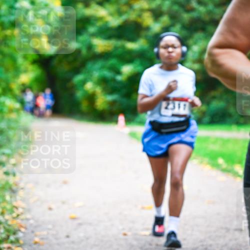 12.10.2025 - Bramfelder Halbmarathon 2025 Dr. Thomas Lammeyer http://msf.ph/oto/9349301 12.10.2025 10:30:15 Laufen 2317 meine-sportfotos.de