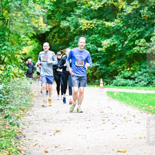 12.10.2025 - Bramfelder Halbmarathon 2025 Dr. Thomas Lammeyer http://msf.ph/oto/9349313 12.10.2025 10:30:25 Laufen 2592, 2349 meine-sportfotos.de