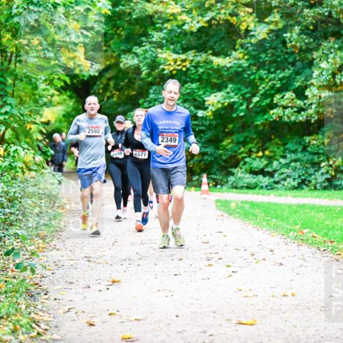 12.10.2025 - Bramfelder Halbmarathon 2025 Dr. Thomas Lammeyer http://msf.ph/oto/9349316 12.10.2025 10:30:25 Laufen 2592, 2398, 2577, 2349 meine-sportfotos.de