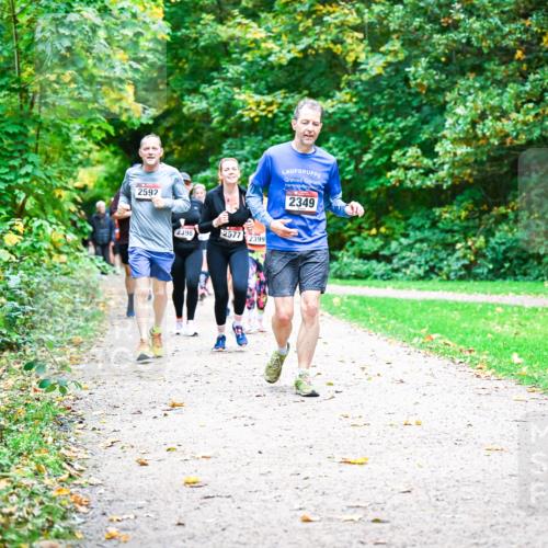 12.10.2025 - Bramfelder Halbmarathon 2025 Dr. Thomas Lammeyer http://msf.ph/oto/9349323 12.10.2025 10:30:26 Laufen 2592, 2398, 2577, 2399, 2349 meine-sportfotos.de