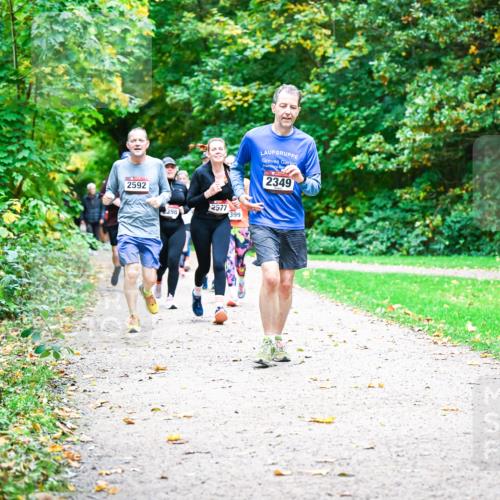 12.10.2025 - Bramfelder Halbmarathon 2025 Dr. Thomas Lammeyer http://msf.ph/oto/9349324 12.10.2025 10:30:26 Laufen 2592, 2398, 2577, 399, 2349 meine-sportfotos.de