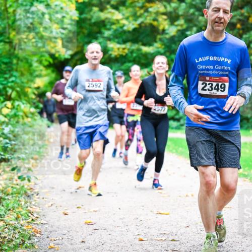 12.10.2025 - Bramfelder Halbmarathon 2025 Dr. Thomas Lammeyer http://msf.ph/oto/9349336 12.10.2025 10:30:28 Laufen 2592, 2577, 34, 2349 meine-sportfotos.de