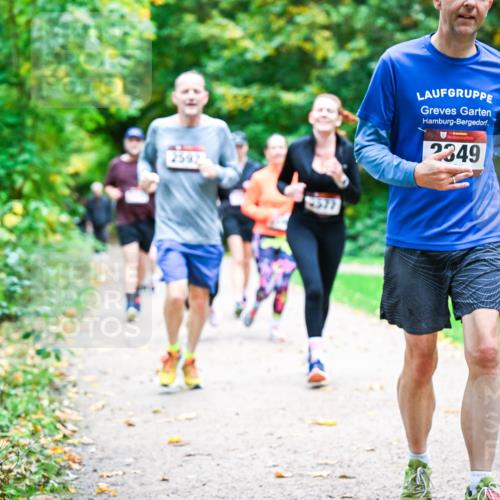 12.10.2025 - Bramfelder Halbmarathon 2025 Dr. Thomas Lammeyer http://msf.ph/oto/9349337 12.10.2025 10:30:28 Laufen 2592, 3377, 2349 meine-sportfotos.de