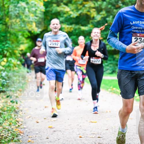 12.10.2025 - Bramfelder Halbmarathon 2025 Dr. Thomas Lammeyer http://msf.ph/oto/9349338 12.10.2025 10:30:28 Laufen 2592, 2577, 34, 2349 meine-sportfotos.de