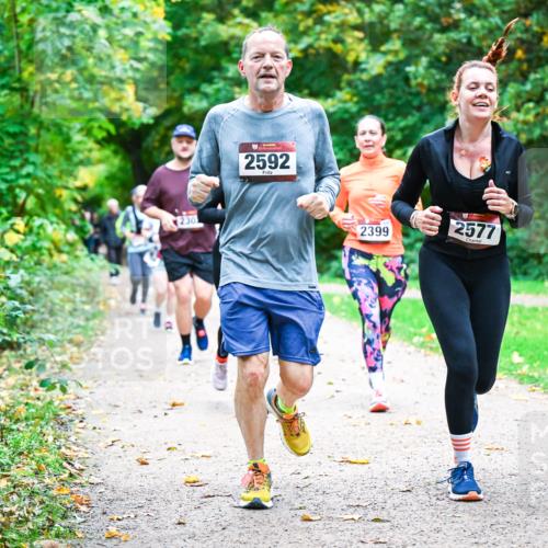 12.10.2025 - Bramfelder Halbmarathon 2025 Dr. Thomas Lammeyer http://msf.ph/oto/9349342 12.10.2025 10:30:29 Laufen 2592, 2399, 2577 meine-sportfotos.de