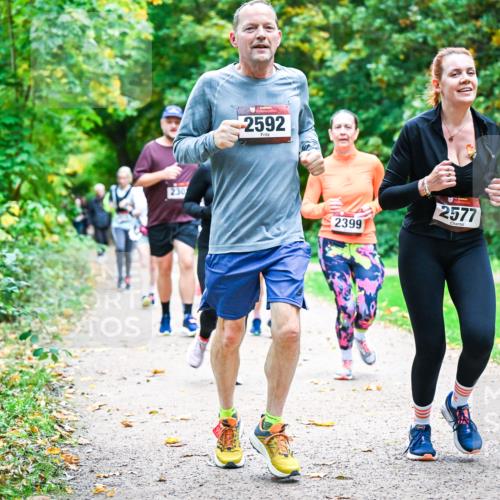 12.10.2025 - Bramfelder Halbmarathon 2025 Dr. Thomas Lammeyer http://msf.ph/oto/9349343 12.10.2025 10:30:29 Laufen 230, 2592, 2399, 2577 meine-sportfotos.de