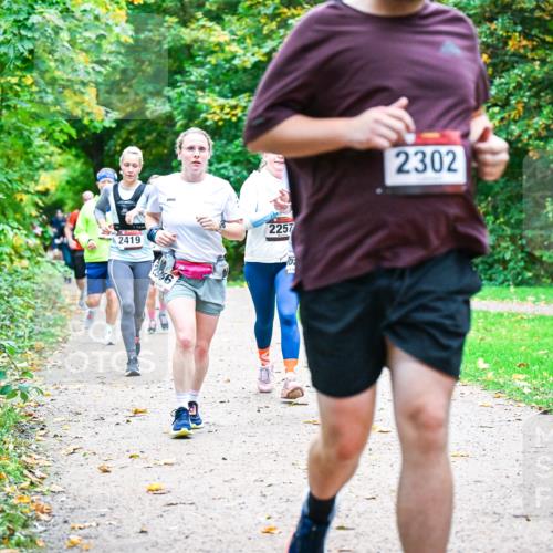 12.10.2025 - Bramfelder Halbmarathon 2025 Dr. Thomas Lammeyer http://msf.ph/oto/9349354 12.10.2025 10:30:33 Laufen 2419, 2966, 2257, 2302 meine-sportfotos.de