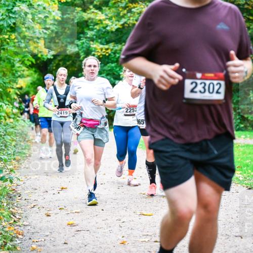 12.10.2025 - Bramfelder Halbmarathon 2025 Dr. Thomas Lammeyer http://msf.ph/oto/9349355 12.10.2025 10:30:33 Laufen 2419, 2257, 965, 2302 meine-sportfotos.de