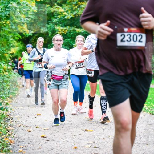 12.10.2025 - Bramfelder Halbmarathon 2025 Dr. Thomas Lammeyer http://msf.ph/oto/9349356 12.10.2025 10:30:33 Laufen 241, 2257, 1965, 142, 2302 meine-sportfotos.de