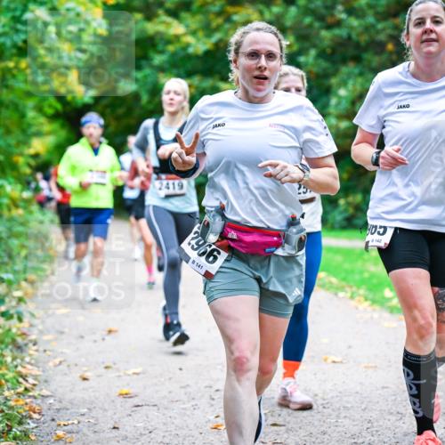 12.10.2025 - Bramfelder Halbmarathon 2025 Dr. Thomas Lammeyer http://msf.ph/oto/9349364 12.10.2025 10:30:34 Laufen 2419, 2966, 141, 25, 142 meine-sportfotos.de