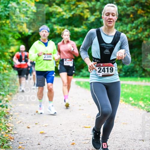 12.10.2025 - Bramfelder Halbmarathon 2025 Dr. Thomas Lammeyer http://msf.ph/oto/9349372 12.10.2025 10:30:35 Laufen 2389, 2414, 34, 2419, 8, 87 meine-sportfotos.de