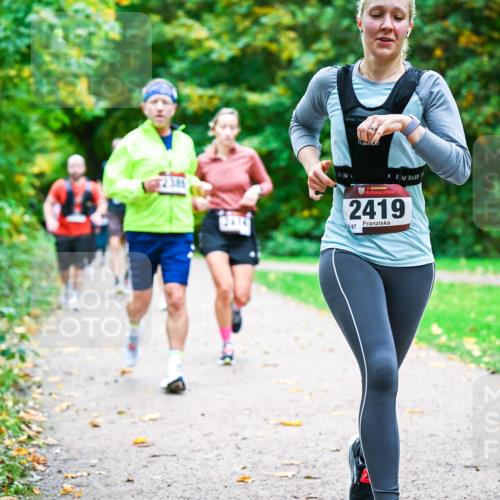 12.10.2025 - Bramfelder Halbmarathon 2025 Dr. Thomas Lammeyer http://msf.ph/oto/9349373 12.10.2025 10:30:36 Laufen 2381, 7, 2419, 887 meine-sportfotos.de