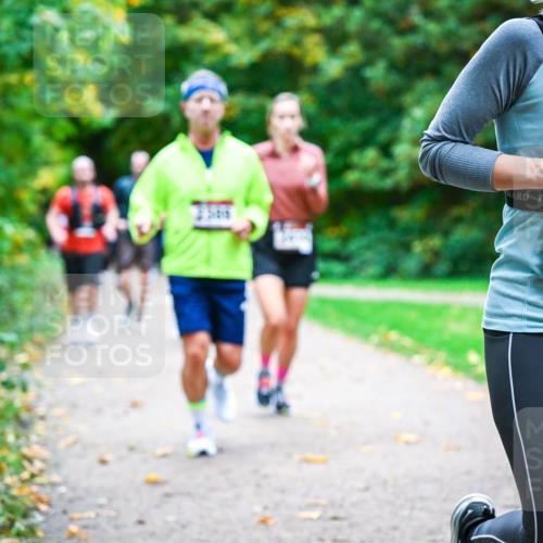 12.10.2025 - Bramfelder Halbmarathon 2025 Dr. Thomas Lammeyer http://msf.ph/oto/9349376 12.10.2025 10:30:36 Laufen 34, 1721, 2419, 87 meine-sportfotos.de