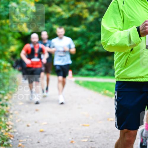 12.10.2025 - Bramfelder Halbmarathon 2025 Dr. Thomas Lammeyer http://msf.ph/oto/9349383 12.10.2025 10:30:38 Laufen 2389 meine-sportfotos.de
