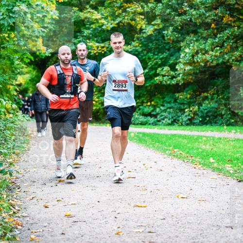 12.10.2025 - Bramfelder Halbmarathon 2025 Dr. Thomas Lammeyer http://msf.ph/oto/9349386 12.10.2025 10:30:38 Laufen 2893 meine-sportfotos.de