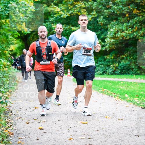 12.10.2025 - Bramfelder Halbmarathon 2025 Dr. Thomas Lammeyer http://msf.ph/oto/9349390 12.10.2025 10:30:39 Laufen 2893 meine-sportfotos.de