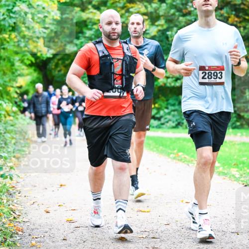 12.10.2025 - Bramfelder Halbmarathon 2025 Dr. Thomas Lammeyer http://msf.ph/oto/9349397 12.10.2025 10:30:40 Laufen 2893 meine-sportfotos.de