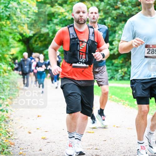 12.10.2025 - Bramfelder Halbmarathon 2025 Dr. Thomas Lammeyer http://msf.ph/oto/9349399 12.10.2025 10:30:40 Laufen 50, 2893 meine-sportfotos.de