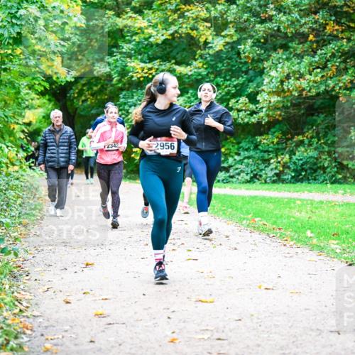 12.10.2025 - Bramfelder Halbmarathon 2025 Dr. Thomas Lammeyer http://msf.ph/oto/9349419 12.10.2025 10:30:44 Laufen 2342, 2956 meine-sportfotos.de