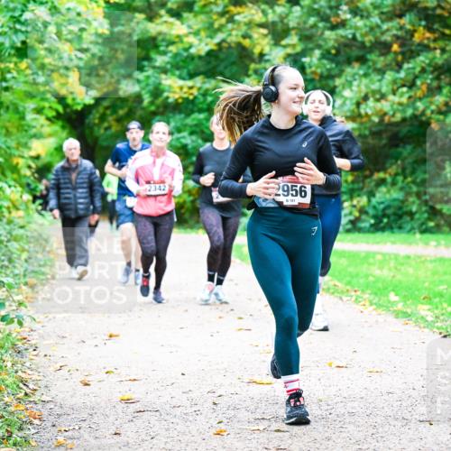 12.10.2025 - Bramfelder Halbmarathon 2025 Dr. Thomas Lammeyer http://msf.ph/oto/9349426 12.10.2025 10:30:45 Laufen 2342, 2956, 101, 1 meine-sportfotos.de