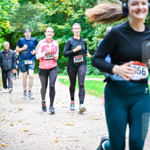 12.10.2025 - Bramfelder Halbmarathon 2025 Dr. Thomas Lammeyer http://msf.ph/oto/9349431 12.10.2025 10:30:46 Laufen 2206, 2342, 2405, 956 meine-sportfotos.de