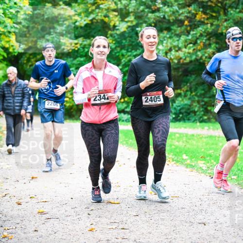 12.10.2025 - Bramfelder Halbmarathon 2025 Dr. Thomas Lammeyer http://msf.ph/oto/9349434 12.10.2025 10:30:47 Laufen 2206, 2342, 2405 meine-sportfotos.de