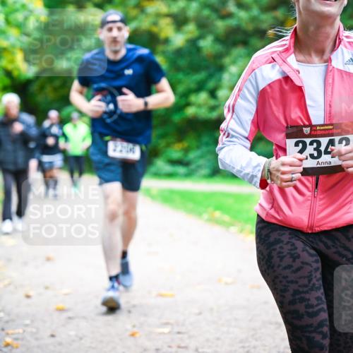 12.10.2025 - Bramfelder Halbmarathon 2025 Dr. Thomas Lammeyer http://msf.ph/oto/9349441 12.10.2025 10:30:48 Laufen 34, 2342 meine-sportfotos.de