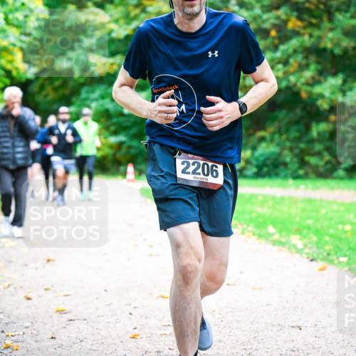12.10.2025 - Bramfelder Halbmarathon 2025 Dr. Thomas Lammeyer http://msf.ph/oto/9349445 12.10.2025 10:30:49 Laufen 2206 meine-sportfotos.de