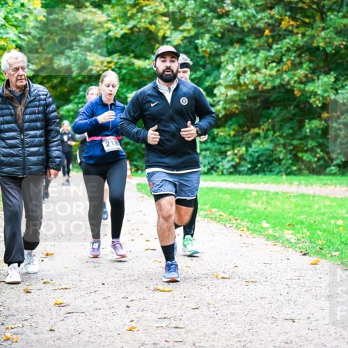 12.10.2025 - Bramfelder Halbmarathon 2025 Dr. Thomas Lammeyer http://msf.ph/oto/9349459 12.10.2025 10:30:54 Laufen 218 meine-sportfotos.de