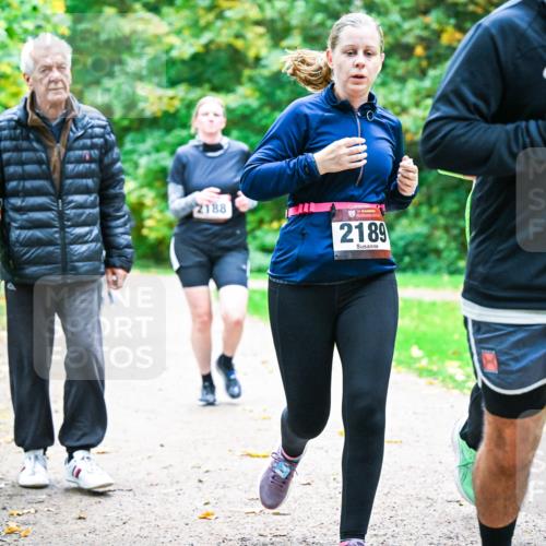 12.10.2025 - Bramfelder Halbmarathon 2025 Dr. Thomas Lammeyer http://msf.ph/oto/9349470 12.10.2025 10:30:55 Laufen 2188, 2189 meine-sportfotos.de