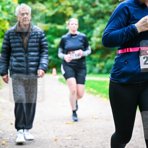 12.10.2025 - Bramfelder Halbmarathon 2025 Dr. Thomas Lammeyer http://msf.ph/oto/9349475 12.10.2025 10:30:56 Laufen 34, 218 meine-sportfotos.de